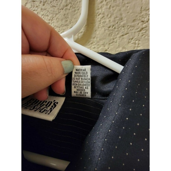 Chicos Design Lightweight Jacket Blavk With Subtle Gold Dots All Over, Size 2 L - Picture 3 of 6